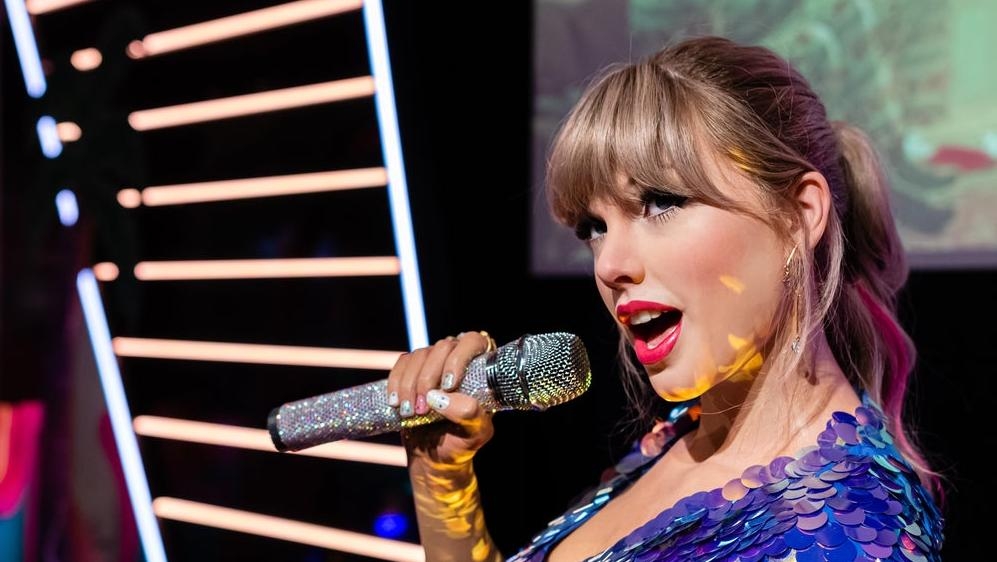 Outraged fans fight back against Taylor Swift AI porn images